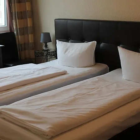 מלון Frankfurt 3*