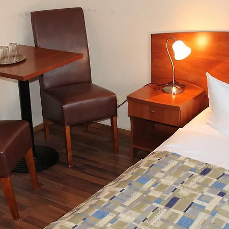 מלון Frankfurt 3*